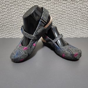 OTOT Springfield Women's Gray Floral Strap On Low Heel Sandals Size 7.5M